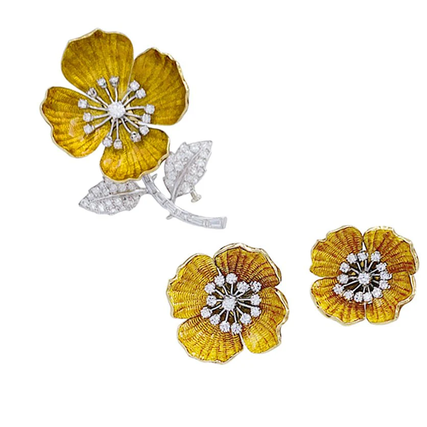 Boucles d'oreilles Boucheron, "Eglantine",or et platine, émail et diamants - Image 6