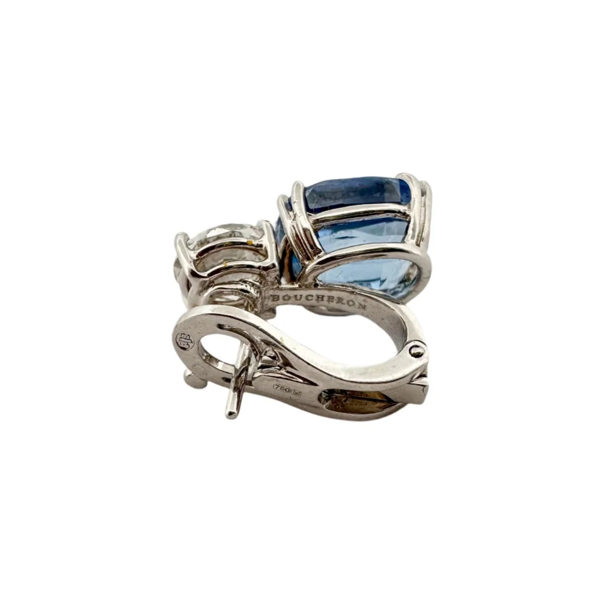 Boucles d'oreilles BOUCHERON en or blanc, saphirs et diamants - Image 9