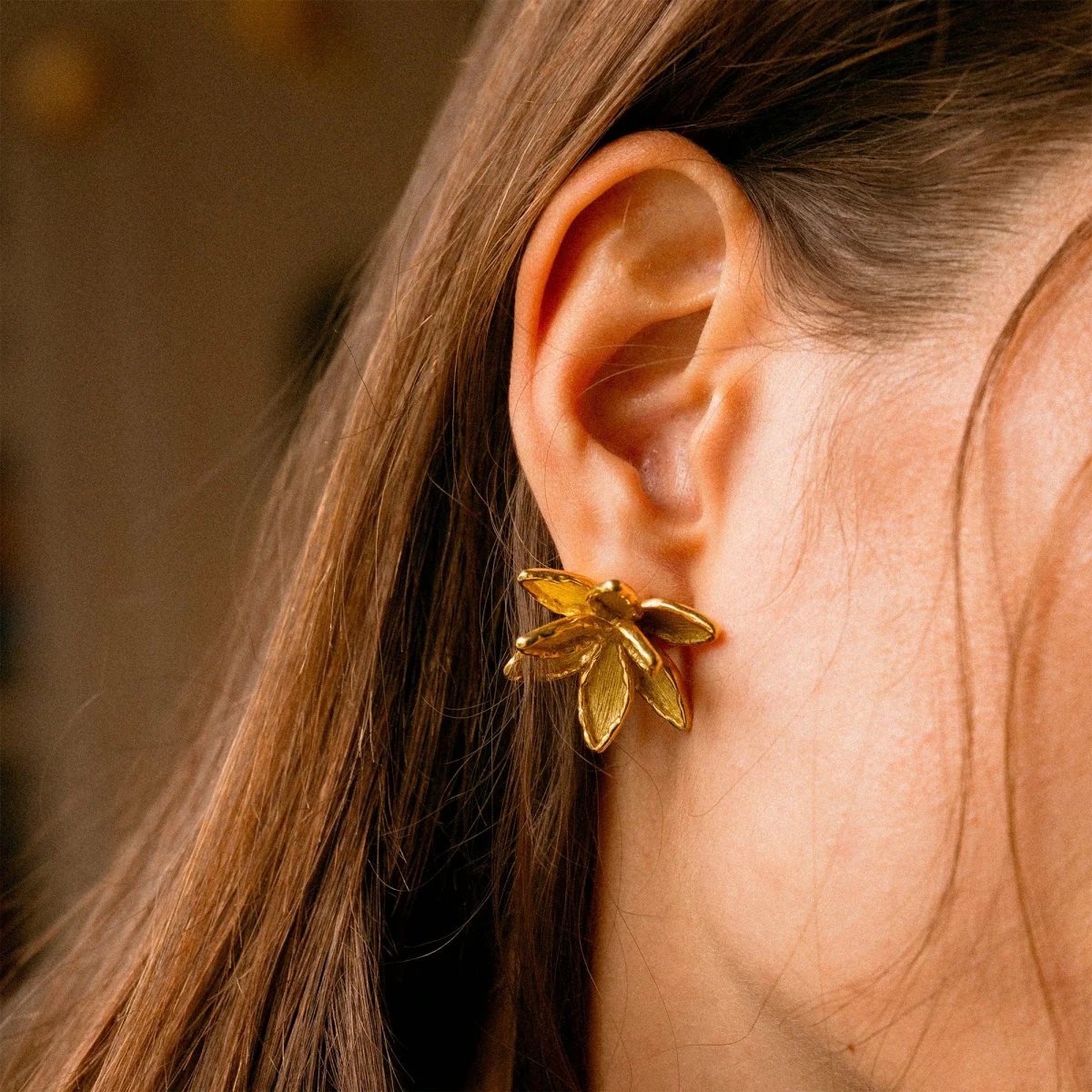 Boucles d'oreilles Clips BOUCHERON "Fleur de lotus" en or jaune - Image 2