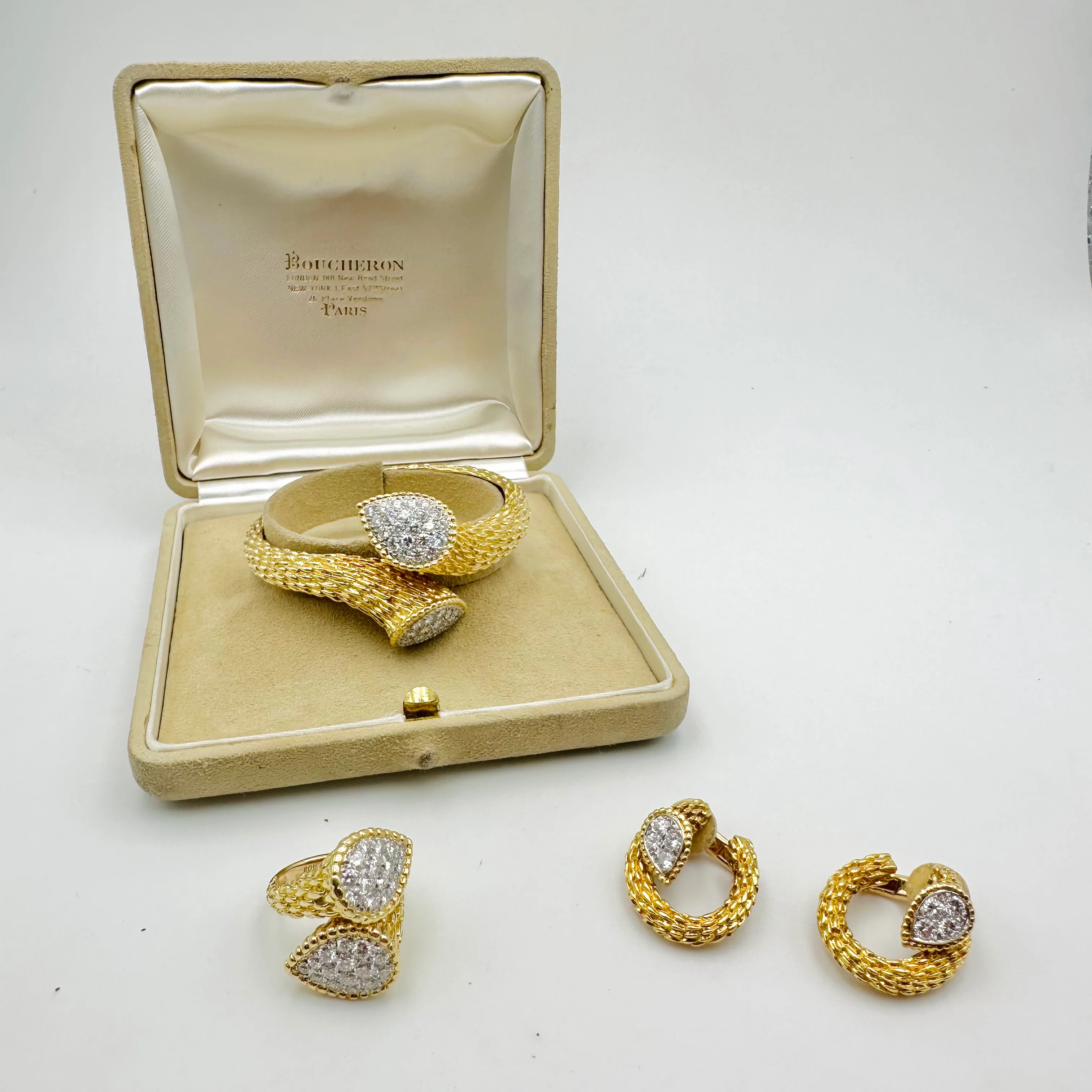 Boucles d'oreilles BOUCHERON "Serpent Bohème" en or jaune et diamants - Image 6