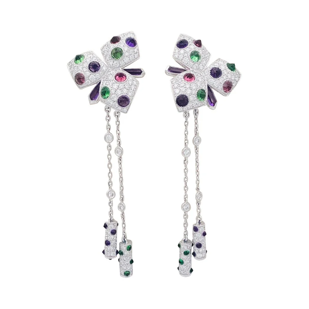 Boucles d'oreilles CARTIER "Caresse d'Orchidée"en or blanc, diamants et pierres de couleurs