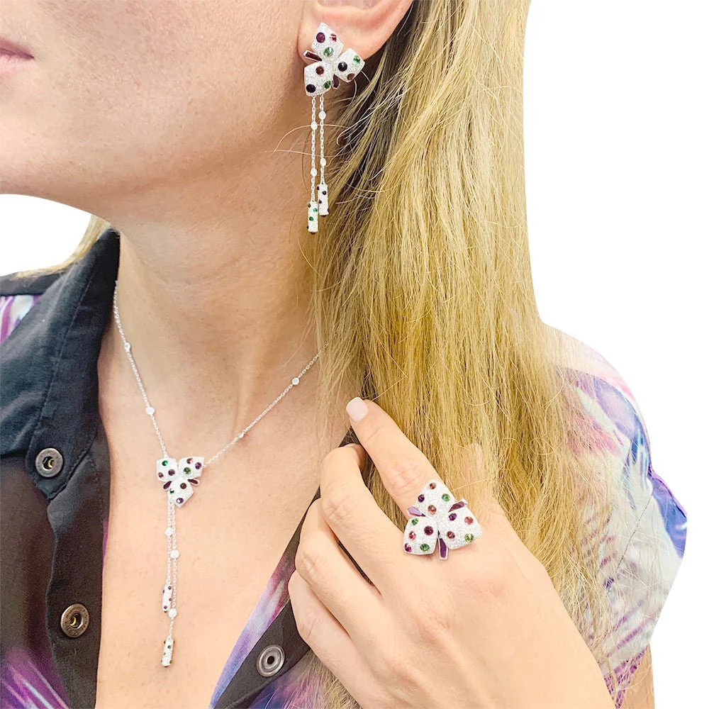 Boucles d'oreilles CARTIER "Caresse d'Orchidée"en or blanc, diamants et pierres de couleurs - Image 6