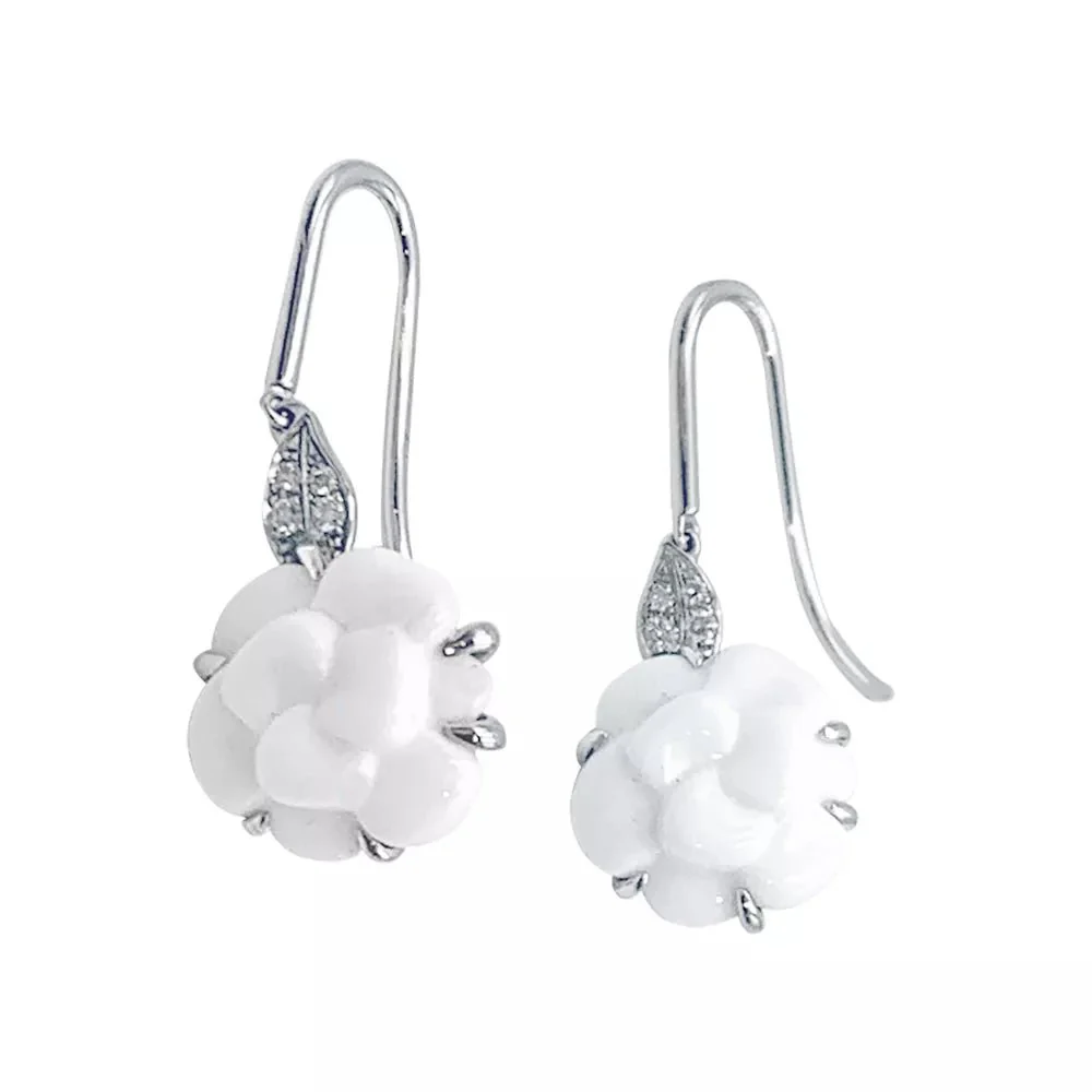 Boucles d'oreilles CHANEL "Camélia" en or blanc et diamants - Image 7
