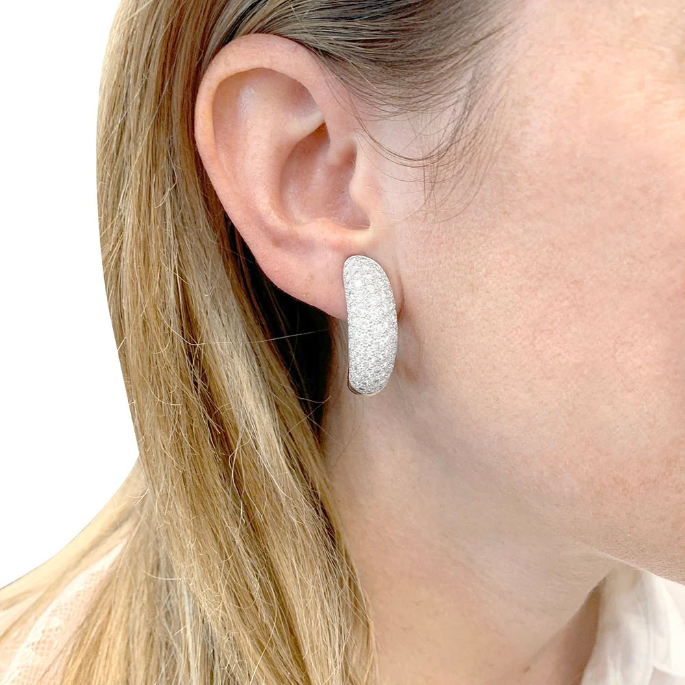 Boucles d'oreilles CHAUMET "Hommage à Venise" en or blanc et diamants - Image 2