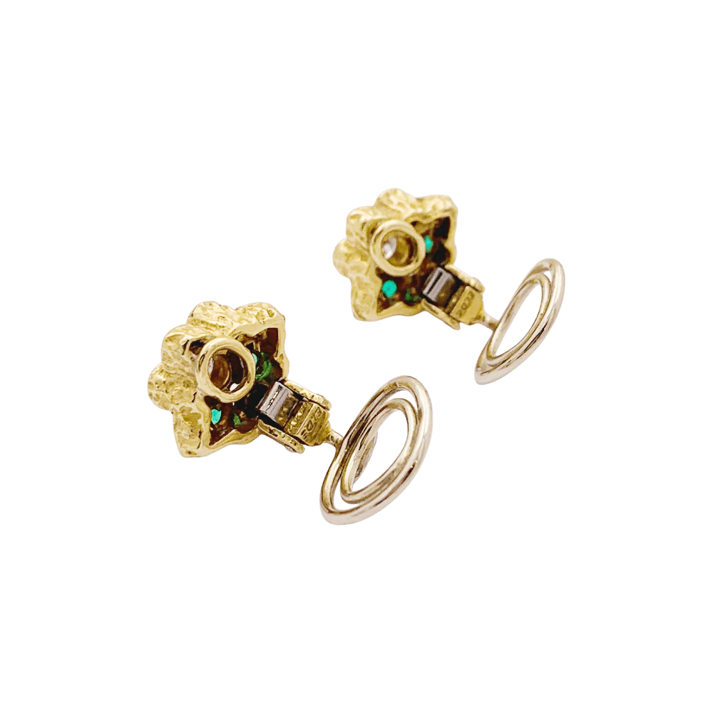 Boucles d'oreilles Clous CHAUMET en or jaune, émeraudes et diamants - Image 5
