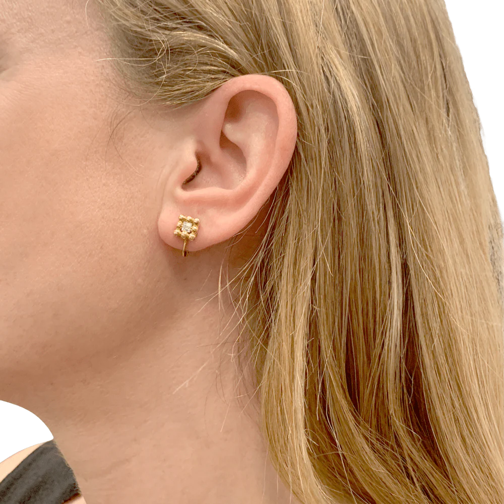 Boucles d'oreilles Dormeuses CHAUMET "Quadrangulaires" en or jaune et diamants - Image 2