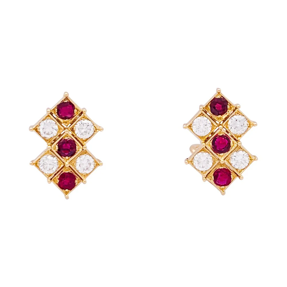 Boucles d'oreilles CHAUMET en or jaune, rubis et diamants
