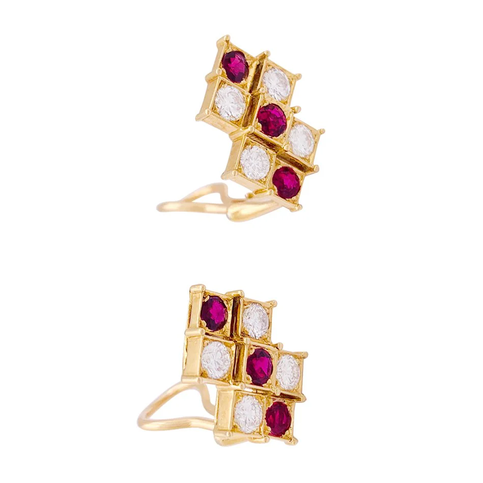 Boucles d'oreilles CHAUMET en or jaune, rubis et diamants - Image 3