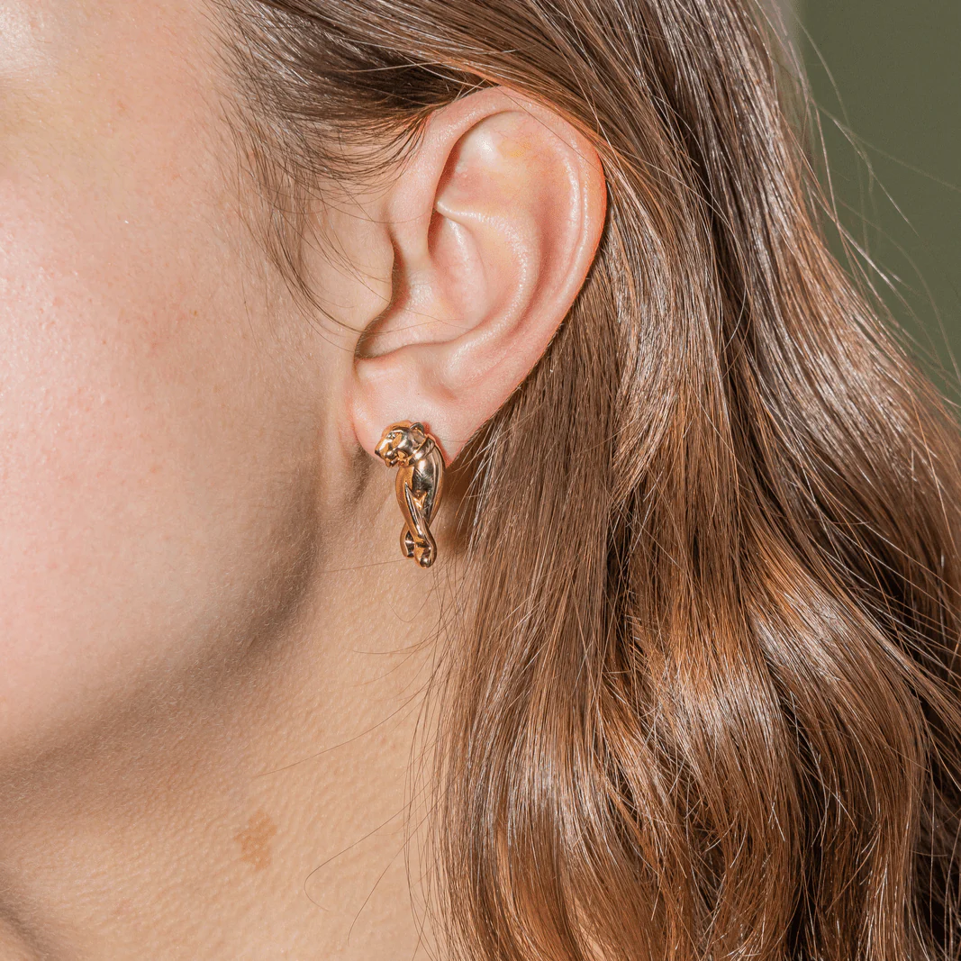 Boucles d'oreilles Clip CARTIER "Panthère" en or jaune, or blanc, grenats et onyx - Image 2