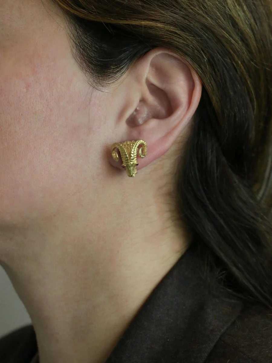 LALAOUNIS (Att. à) Clips d'oreilles tête de belier or jaune rubis - Image 12