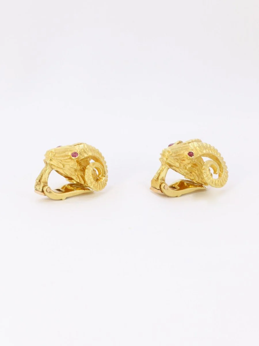 LALAOUNIS (Att. à) Clips d'oreilles tête de belier or jaune rubis - Image 8