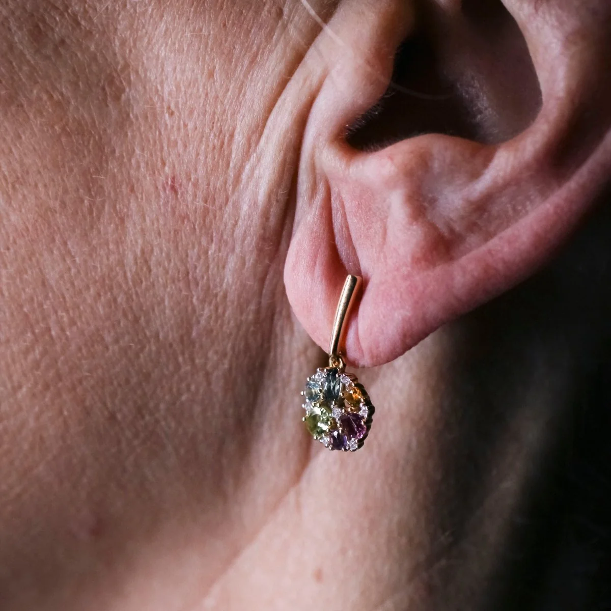 Boucles d'oreilles Pendantes RAINBOW en or jaune et diamants - Image 7