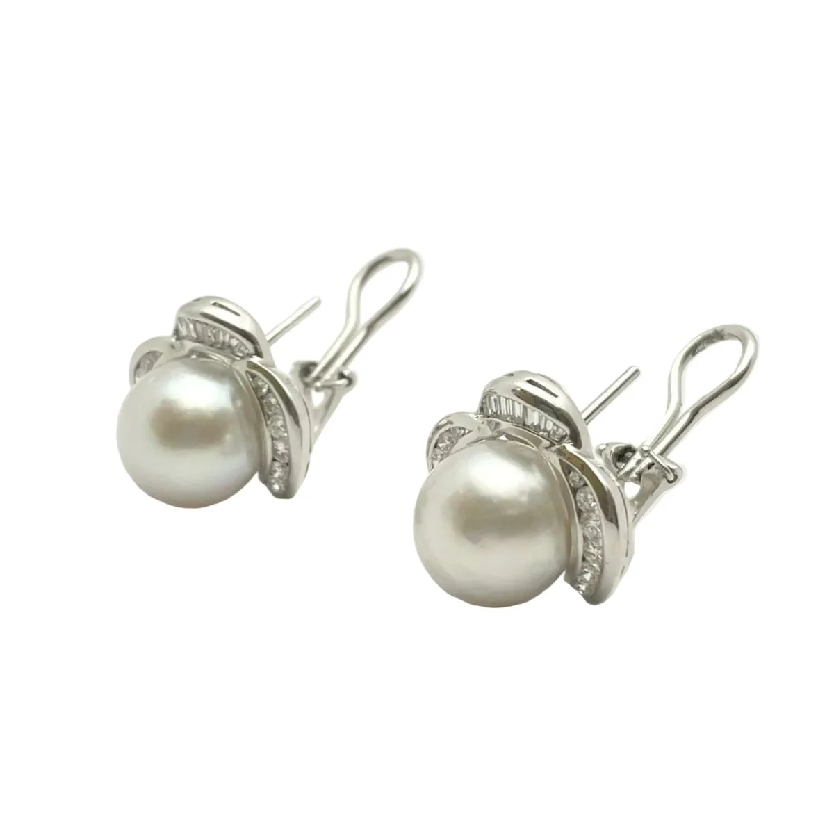 Boucles d'oreilles Clips en or blanc, pearls et diamants - Image 2