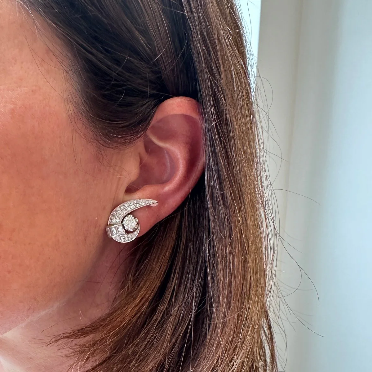 Boucles d'oreilles Clips en or blanc, platine et diamants - Image 2