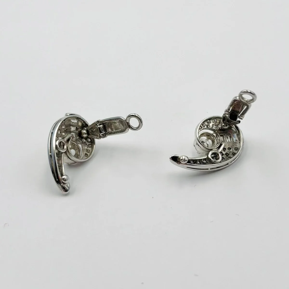 Boucles d'oreilles Clips en or blanc, platine et diamants - Image 8