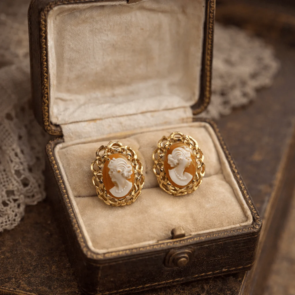 Boucles d'oreilles Clips en or jaune et camée - Image 5
