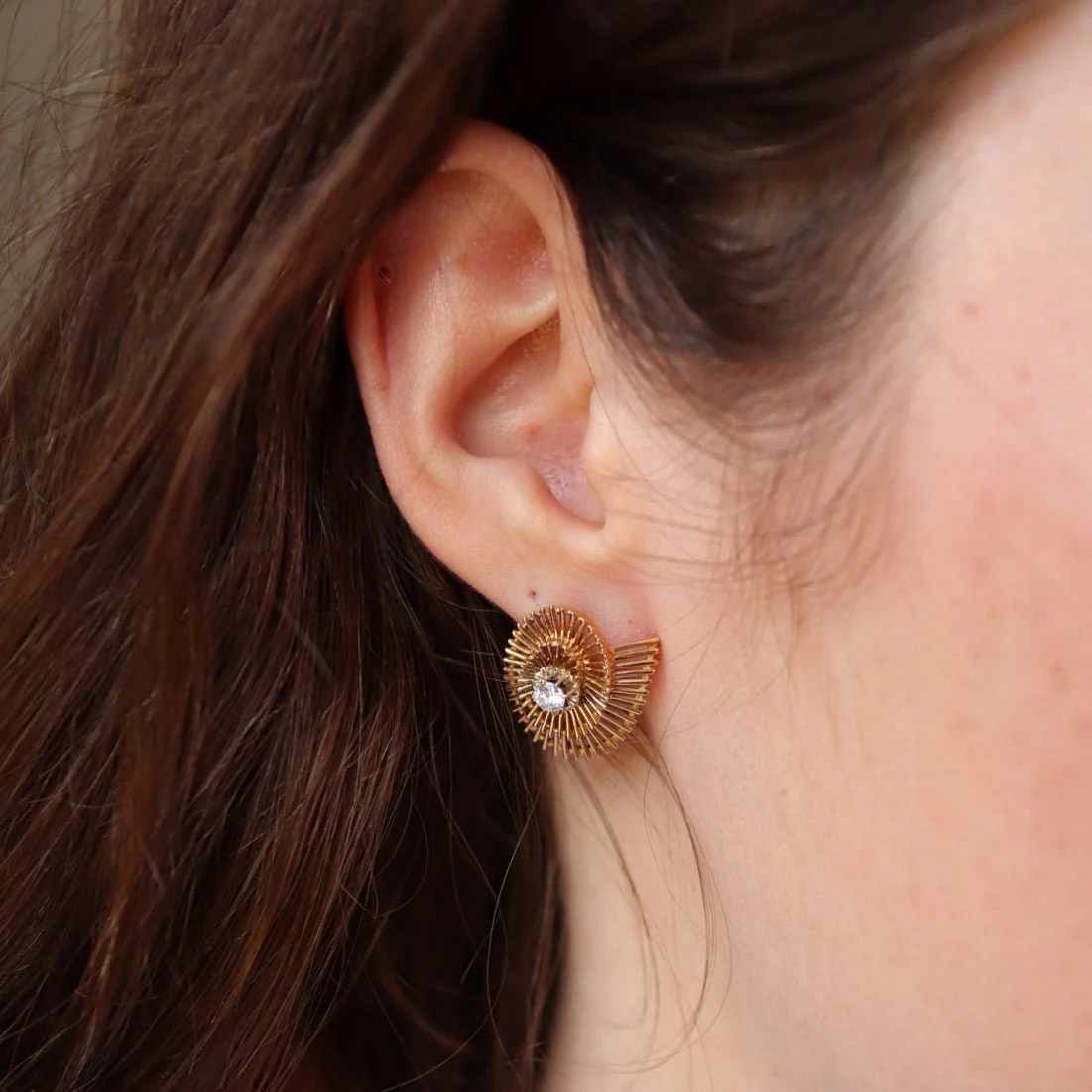 Boucles d'oreilles Clip "Feuillages" en or jaune et diamants - Image 2