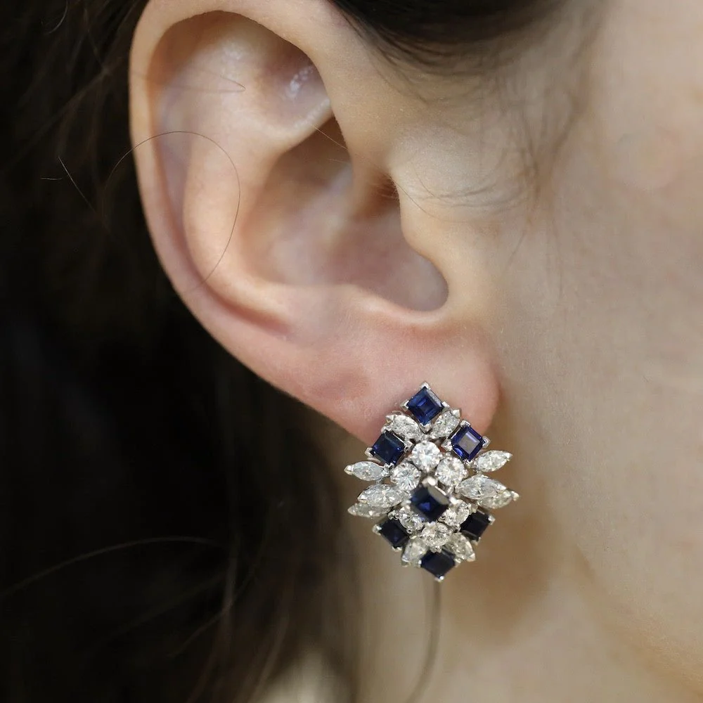 Boucles d'oreilles Clips PIAGET en platine, saphirs et diamants - Image 2