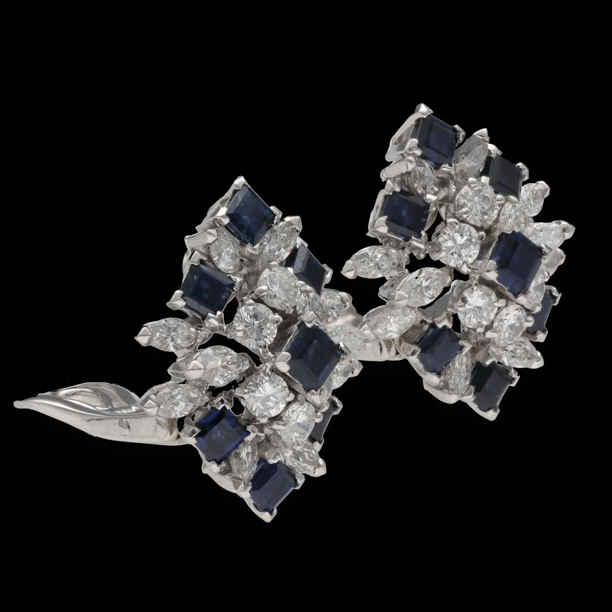 Boucles d'oreilles Clips PIAGET en platine, saphirs et diamants - Image 3