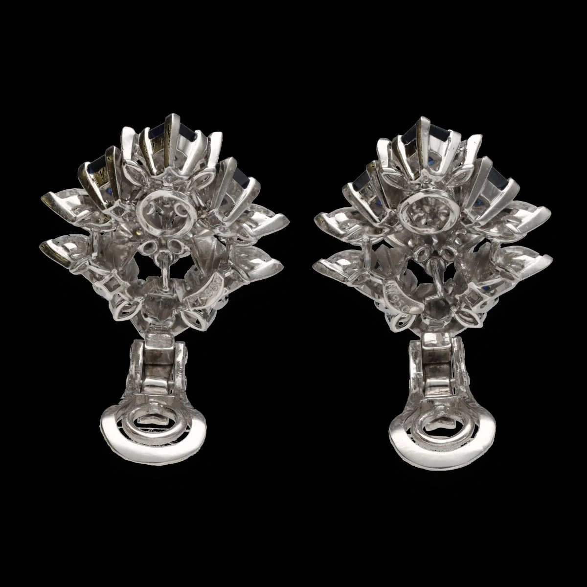Boucles d'oreilles Clips PIAGET en platine, saphirs et diamants - Image 4
