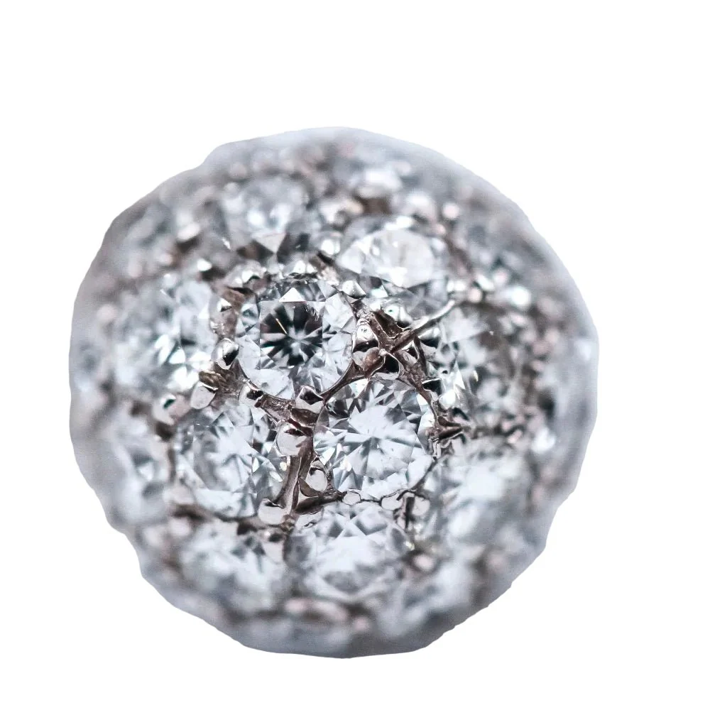Boucles d'oreilles Clous en or blanc et diamants - Image 2