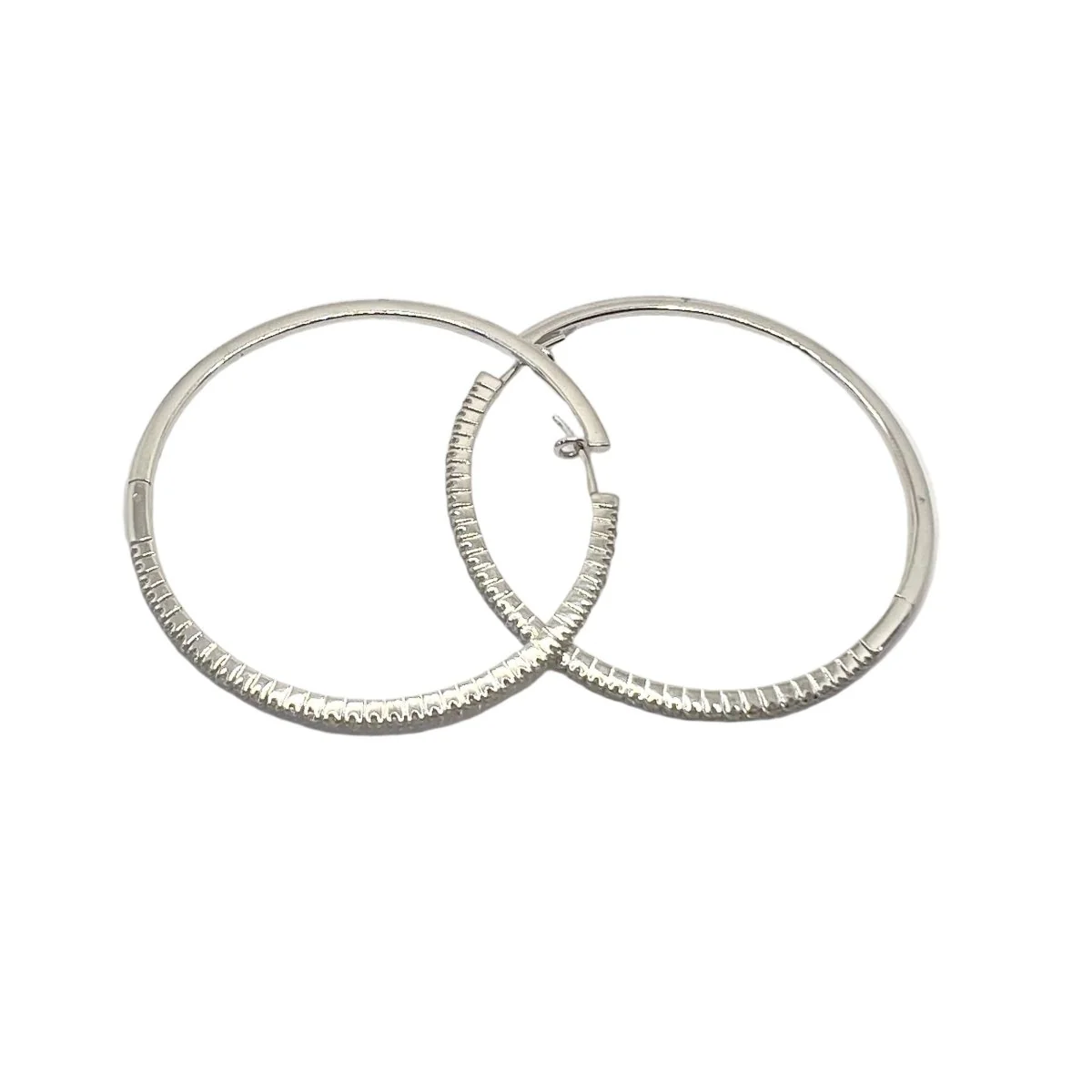 Boucles d'oreilles Créoles en or blanc et diamants - Image 2
