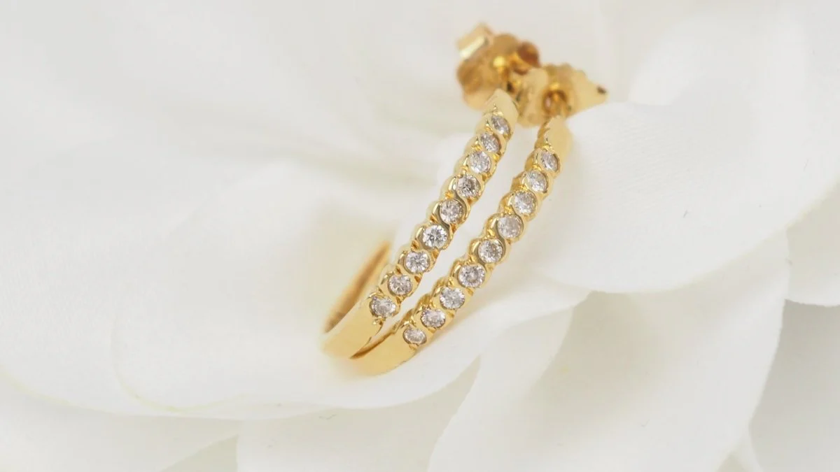 Boucles d'oreilles créoles en or jaune et diamants - Image 5