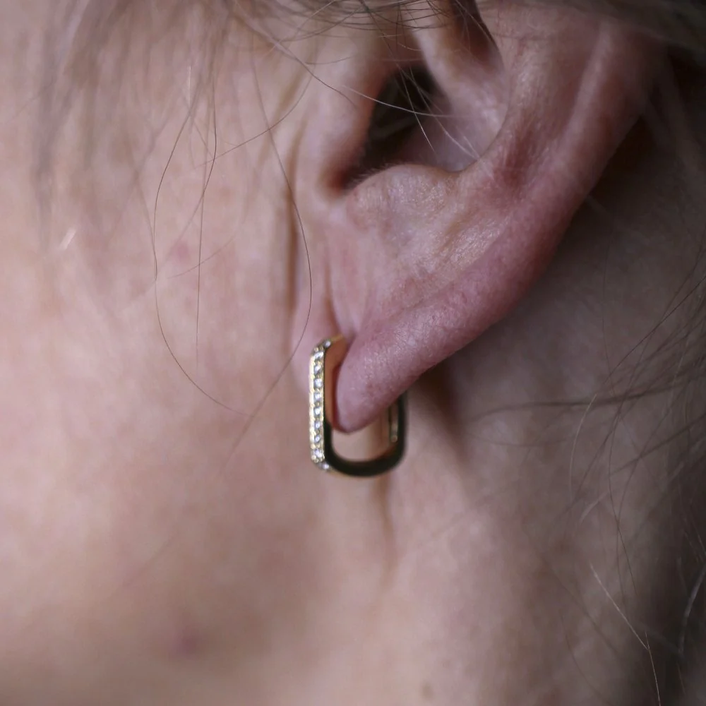 Boucles d'oreilles Créoles en or jaune et diamants - Image 2