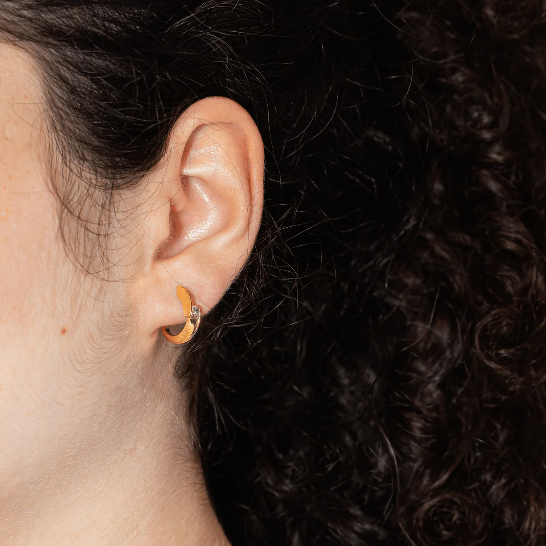 Boucles d'oreilles Créoles en or jaune et diamants - Image 2