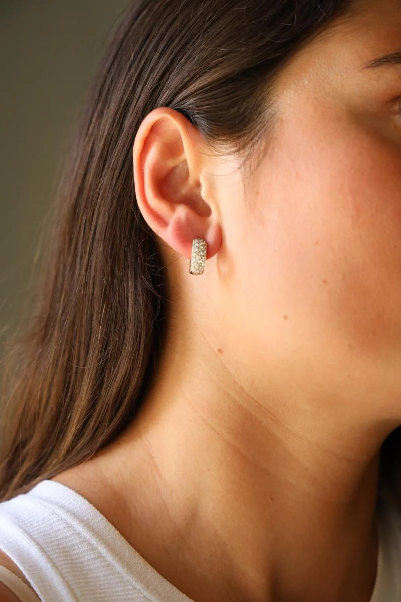 Boucles d'oreilles Créoles en or jaune et diamants - Image 7