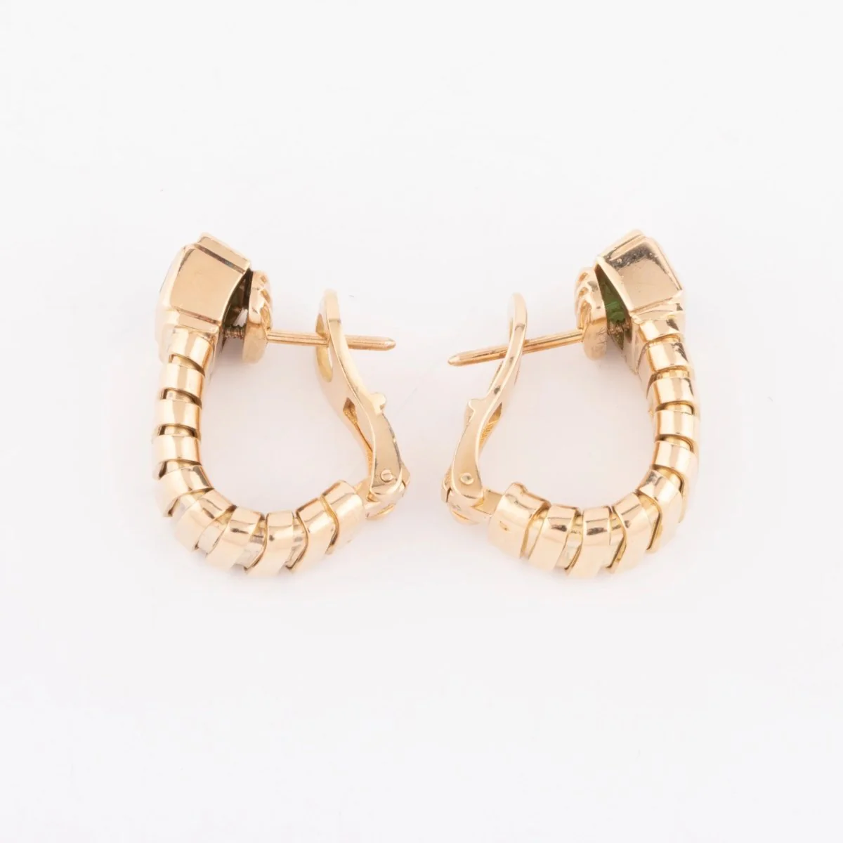Boucles d'oreilles de la maison Bvlgari en émeraudes sur or jaune - Image 4