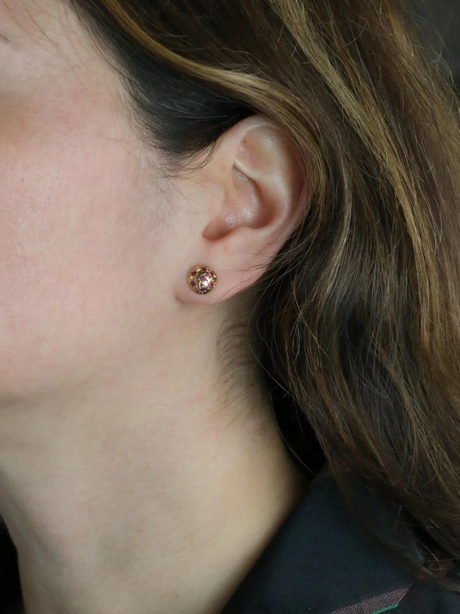 Boucles d'oreilles demi-boules or jaune rubis serti étoile - Image 9