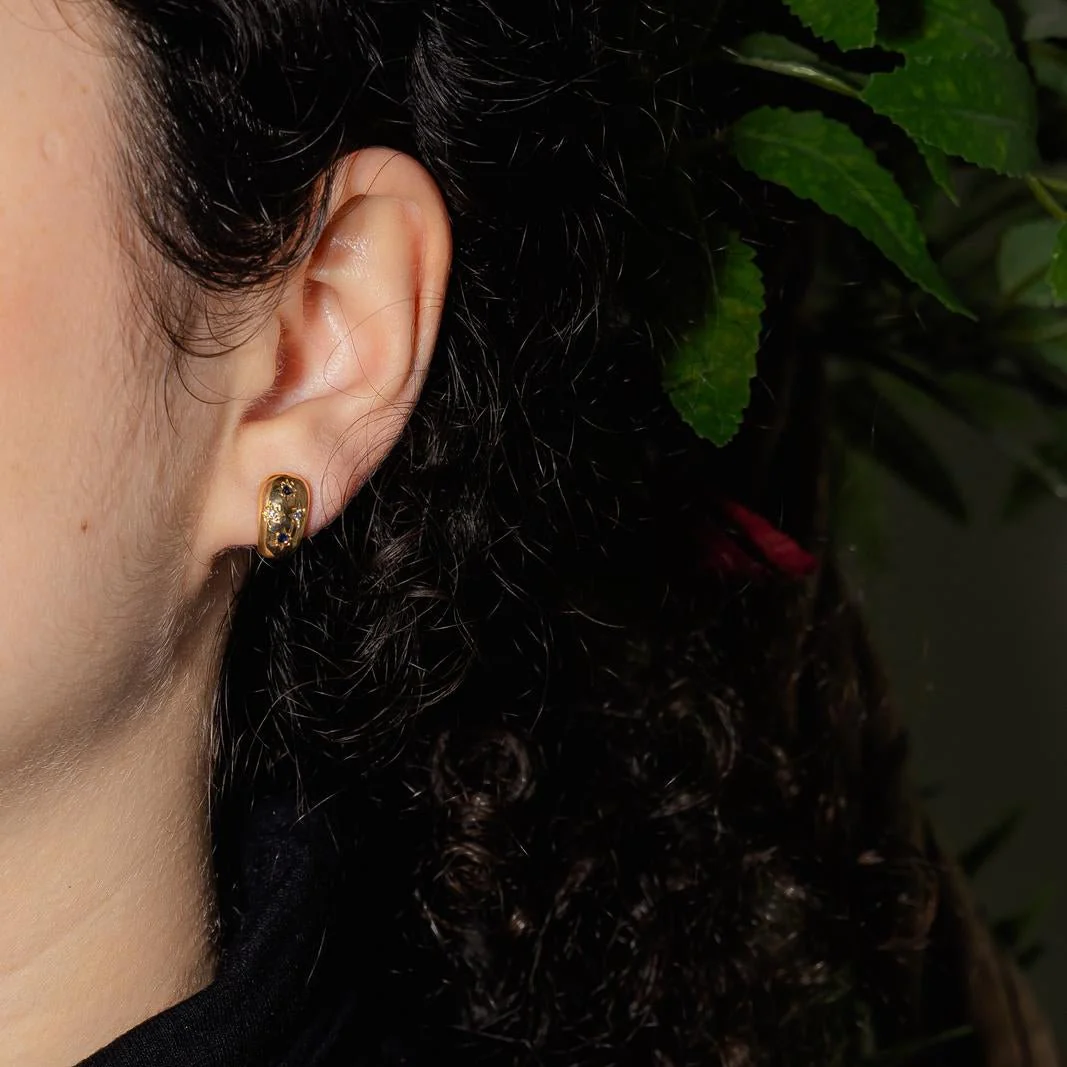 Boucles d'oreilles Créoles en or jaune, saphirs et diamants - Image 2