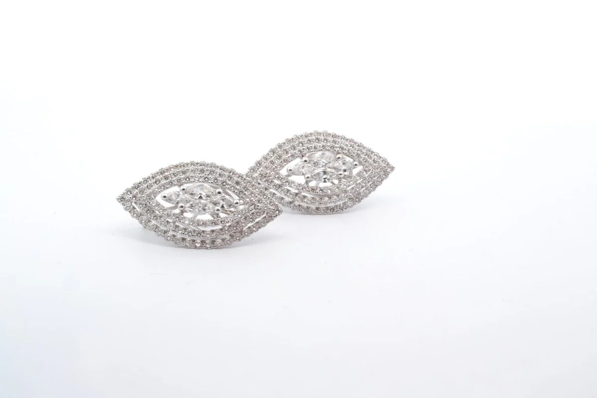 Boucles d'oreilles diamants en forme de marquise - Image 2