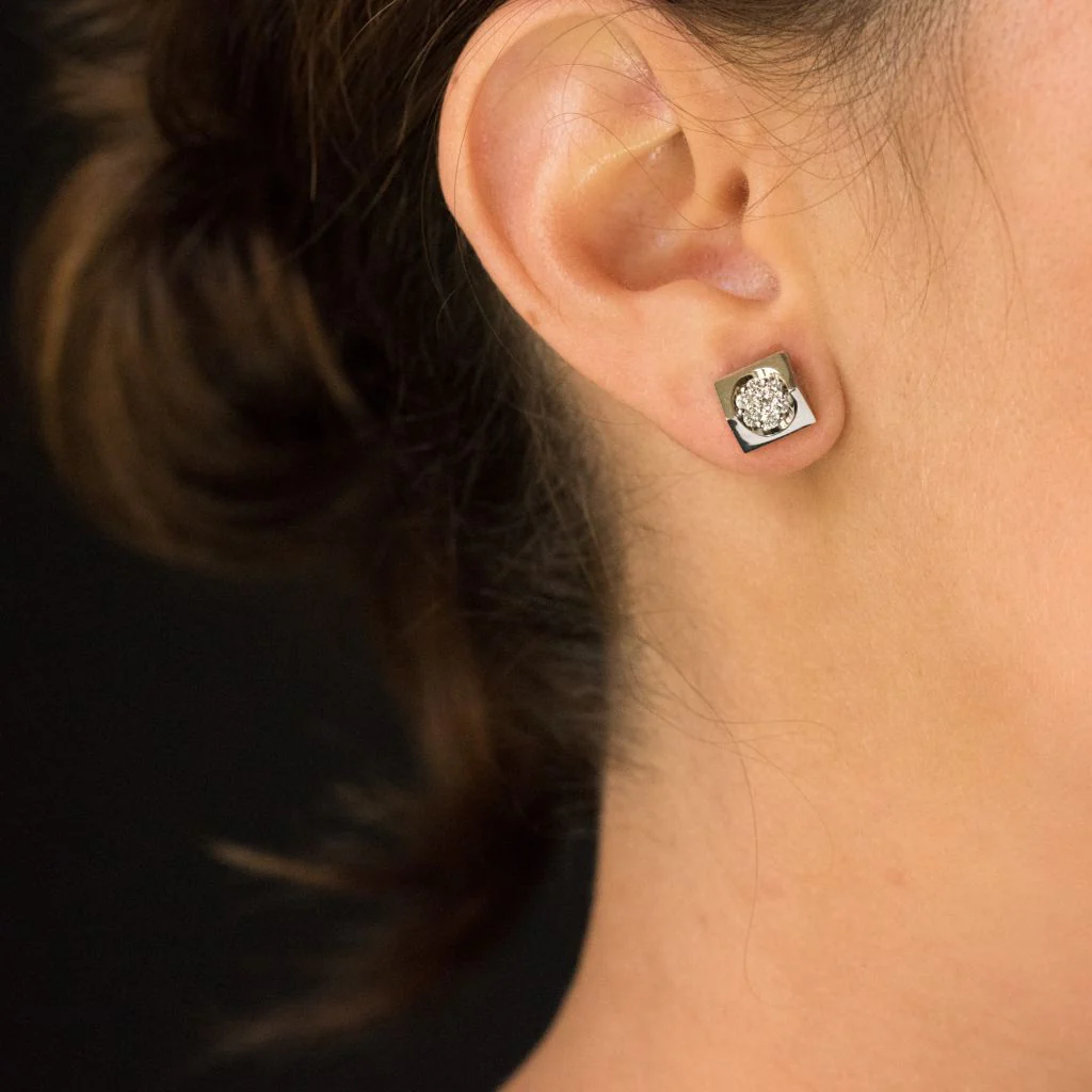 Boucles d'oreilles Puces en or blanc et diamants - Image 2