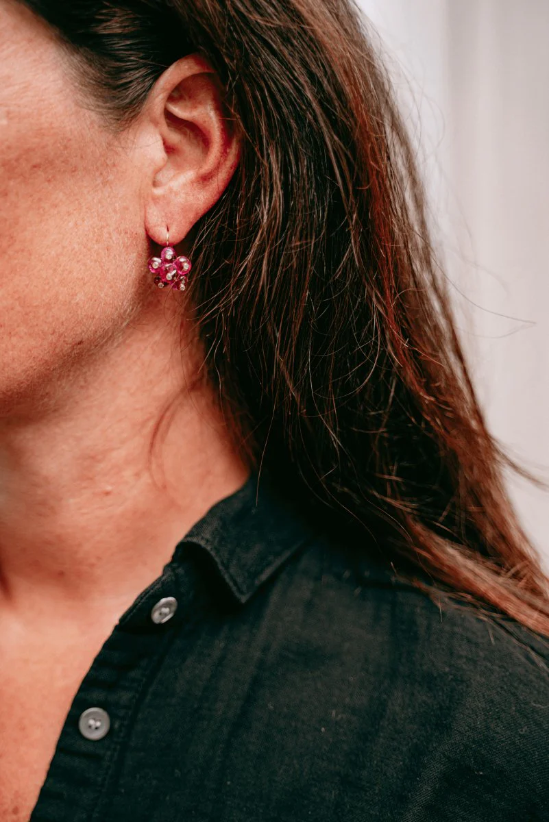 Boucles d'oreilles "Dormeuses" en or jaune, perles de rubis et diamants - Image 3