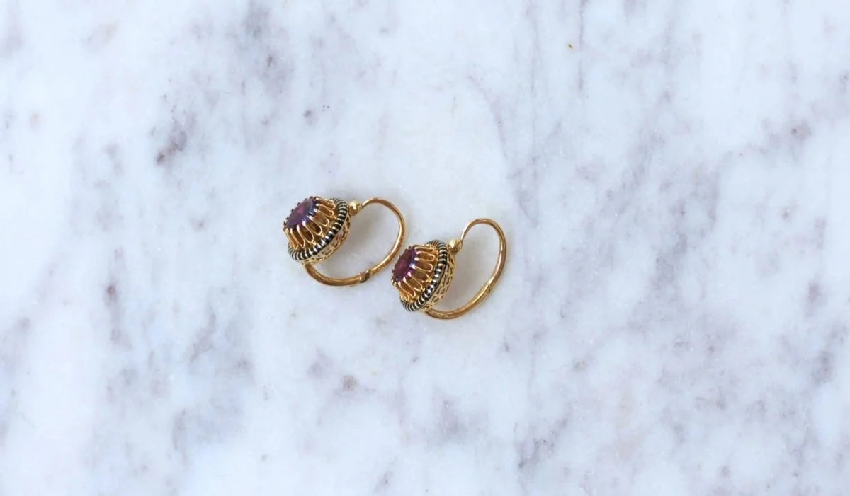 Boucles d'oreilles en or jaune, émail et grenats - Image 8