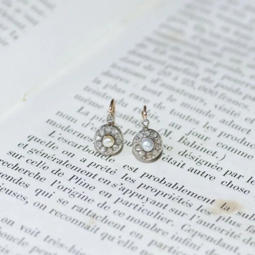 Boucles d'oreilles Dormeuses en or rose, argent, perles et dimants. - Image 11