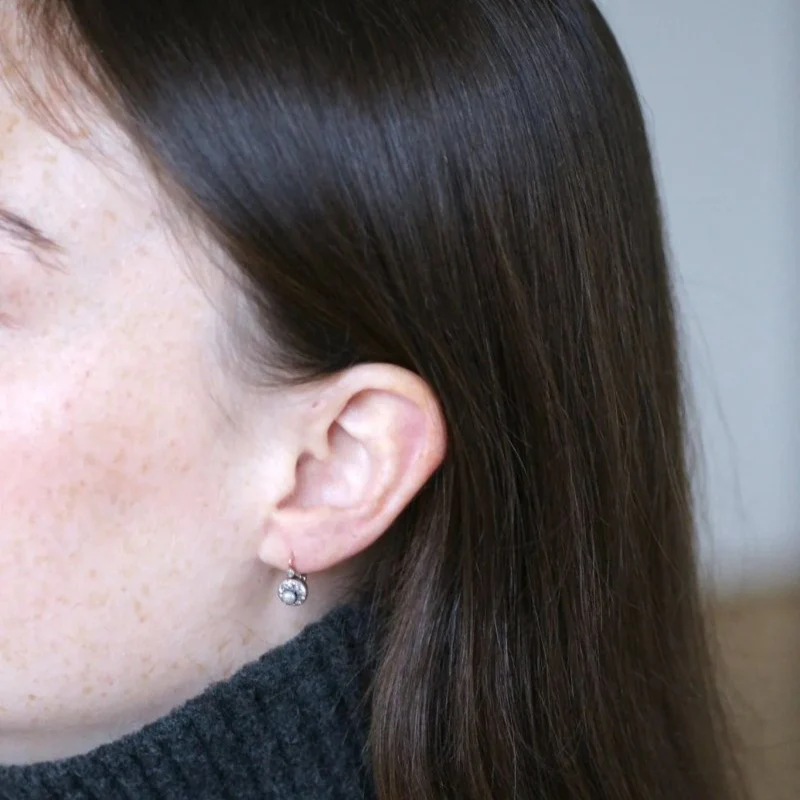 Boucles d'oreilles Dormeuses en or rose, argent, perles et dimants. - Image 2