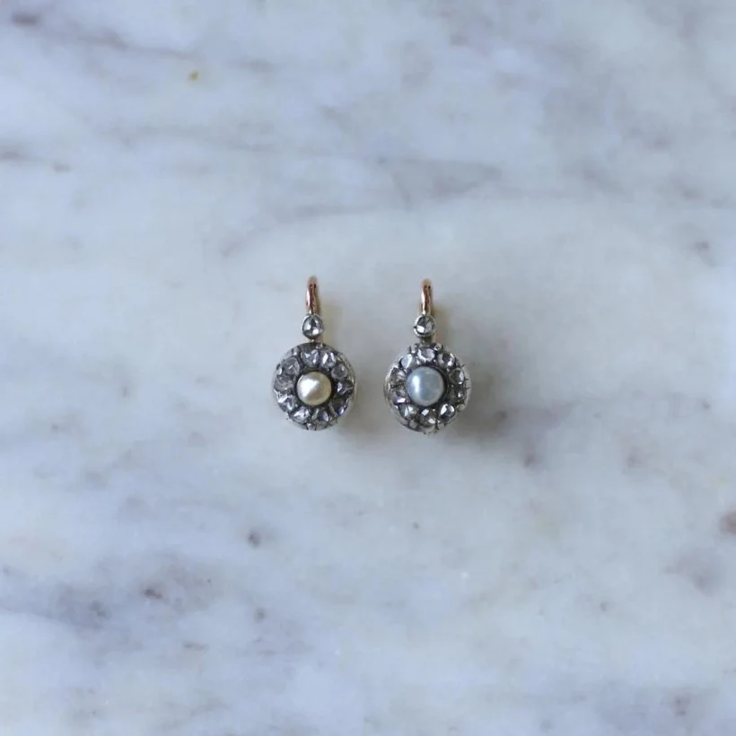 Boucles d'oreilles Dormeuses en or rose, argent, perles et dimants. - Image 5
