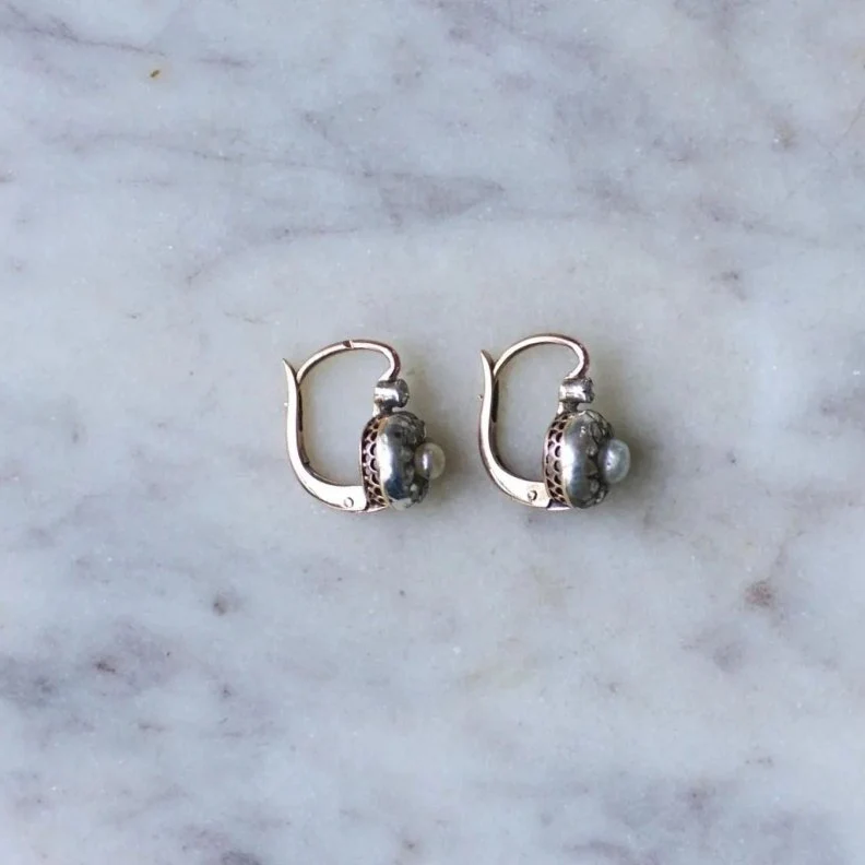 Boucles d'oreilles Dormeuses en or rose, argent, perles et dimants. - Image 7