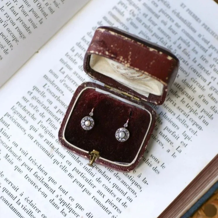 Boucles d'oreilles Dormeuses en or rose, argent, perles et dimants. - Image 8