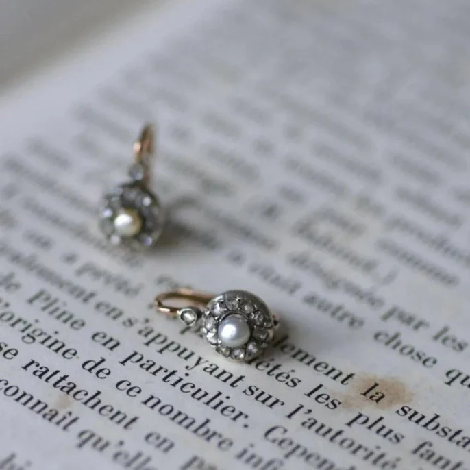 Boucles d'oreilles Dormeuses en or rose, argent, perles et dimants. - Image 9