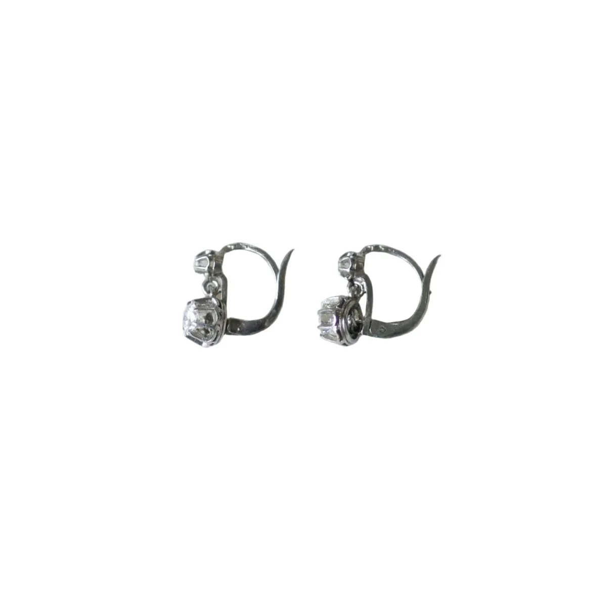 Boucles d'oreilles Dormeuses en platine et diamants - Image 3