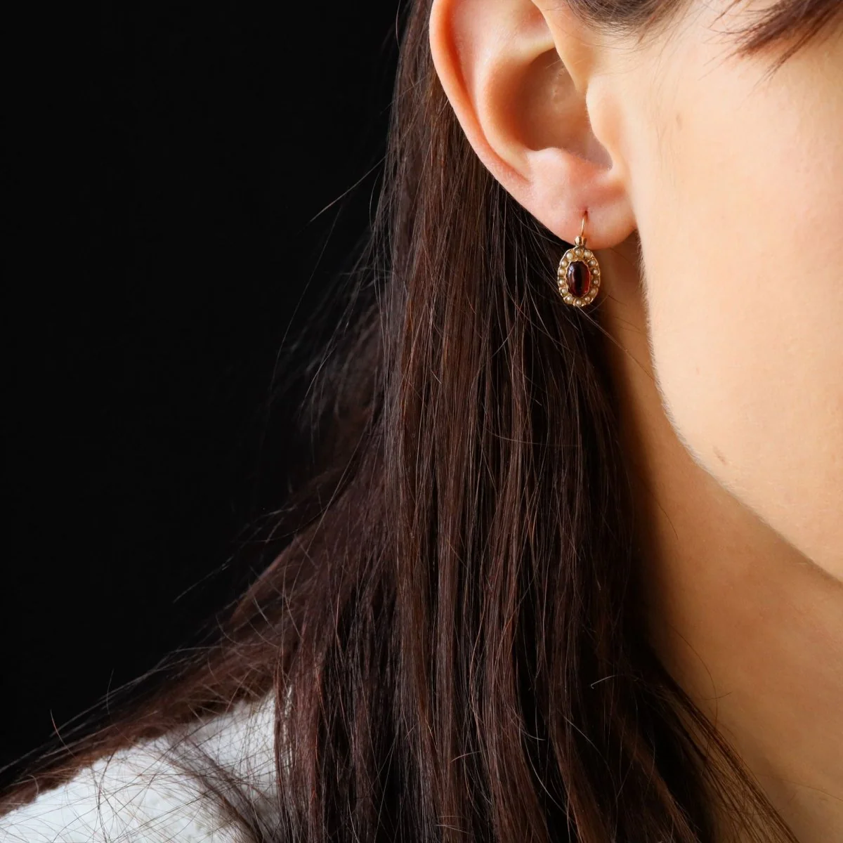 Boucles d'oreilles Dormeuses en or rose, grenats et perles - Image 2