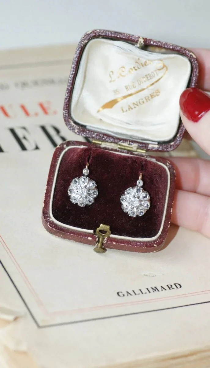 Boucles d'oreilles Dormeuses marguerite diamants