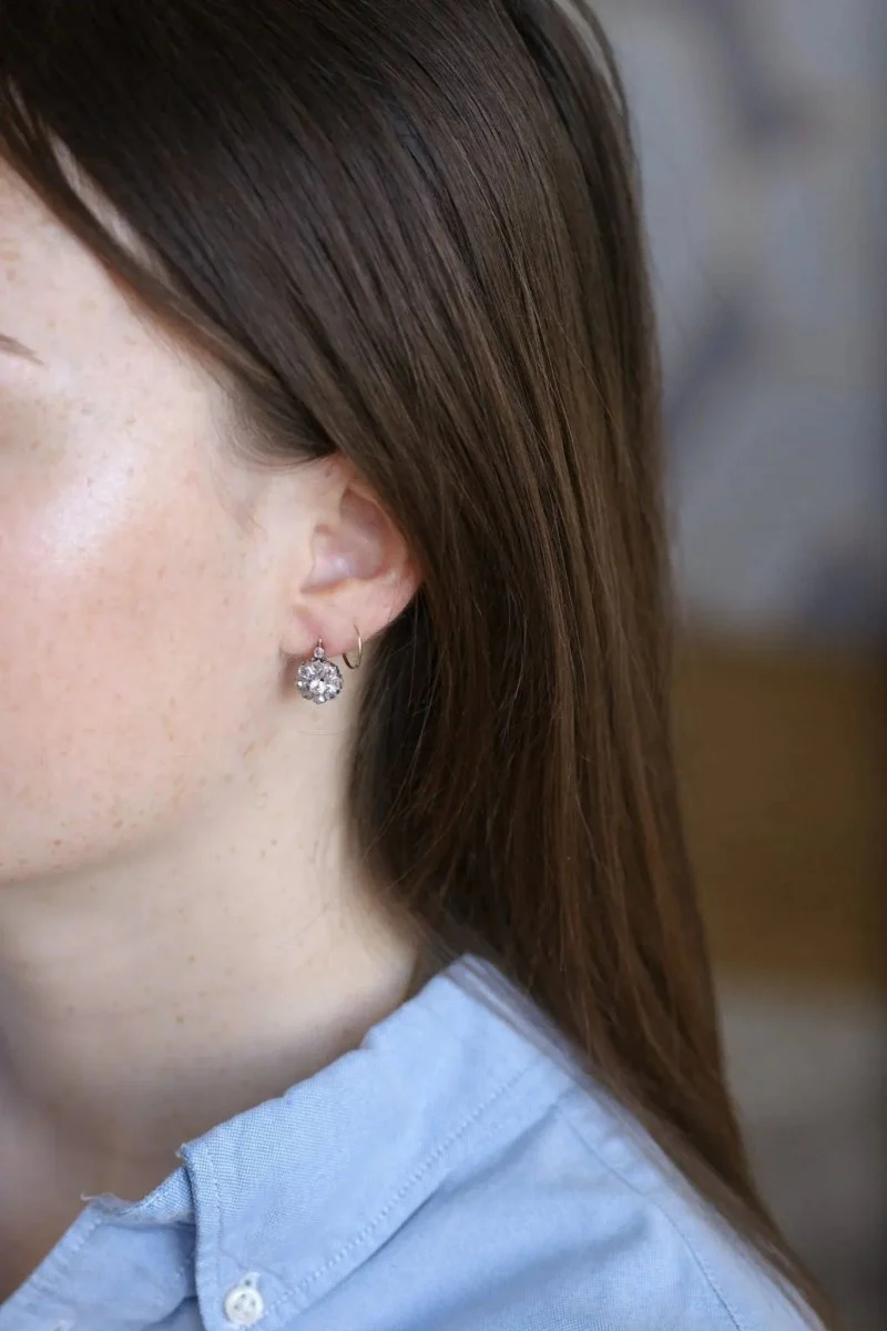 Boucles d'oreilles Dormeuses marguerite diamants - Image 2