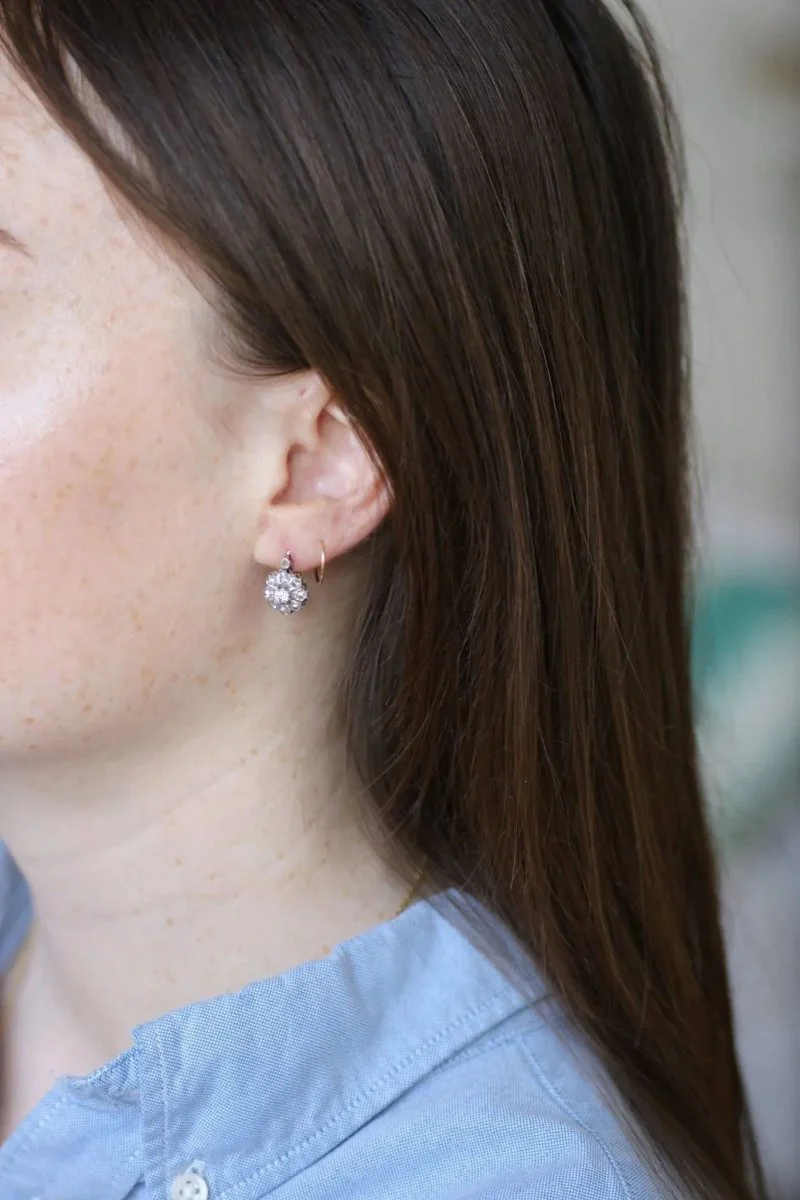 Boucles d'oreilles Dormeuses marguerite diamants - Image 6