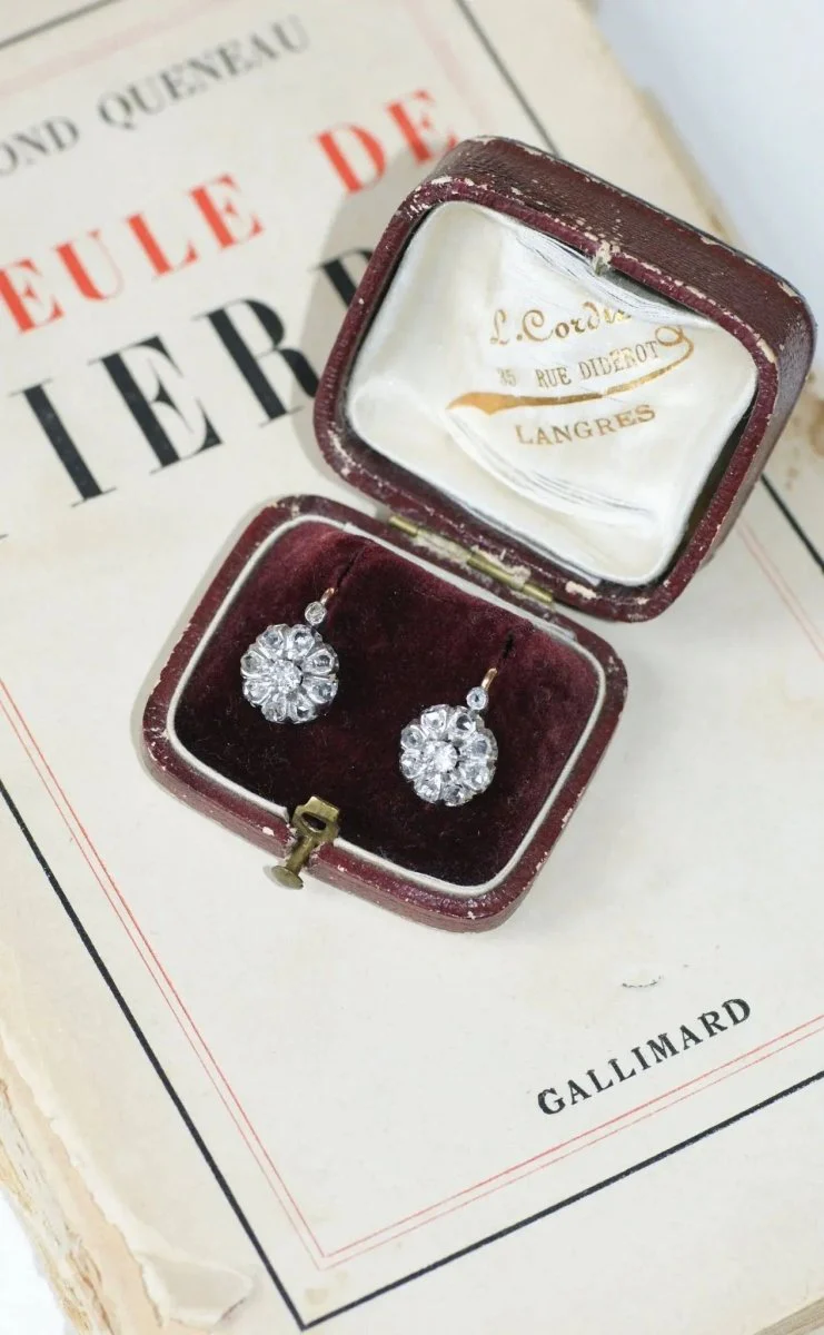Boucles d'oreilles Dormeuses marguerite diamants - Image 8