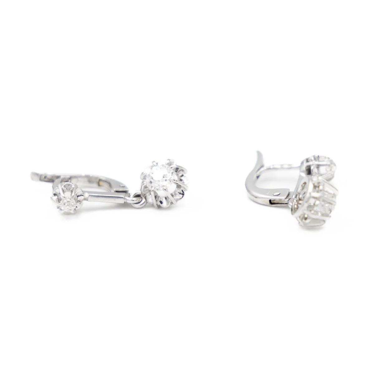 Boucles d'oreilles Dormeuses en or blanc et diamants - Image 6